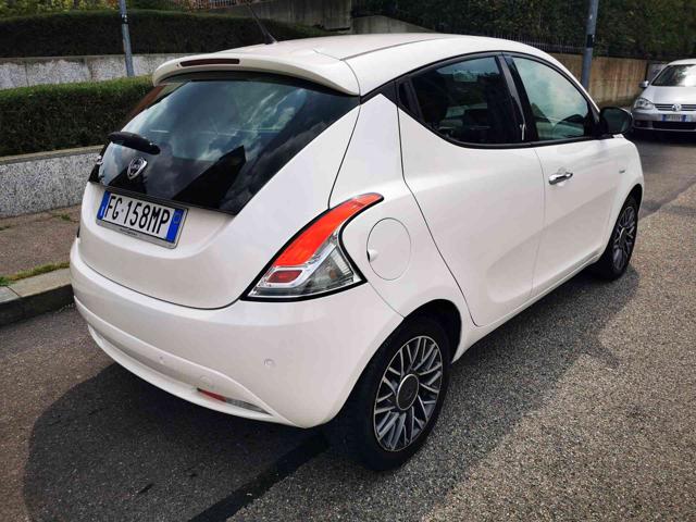 LANCIA Ypsilon 1.2 69 CV 5 porte Silver Immagine 4