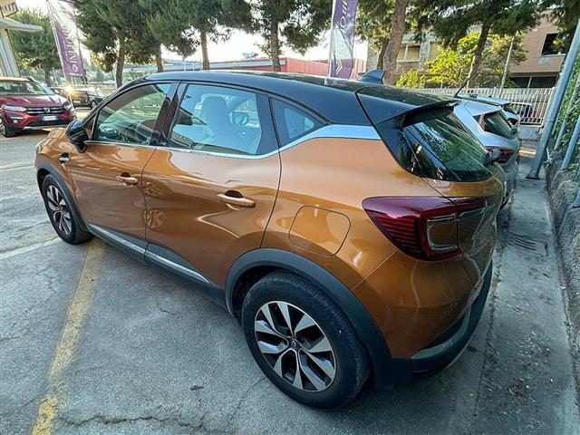 RENAULT Captur 1.6 E-TECH Plug-in Hybrid 160cv Intens Auto Immagine 4