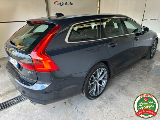 VOLVO V90 D5 AWD Geartronic Momentum Immagine 3