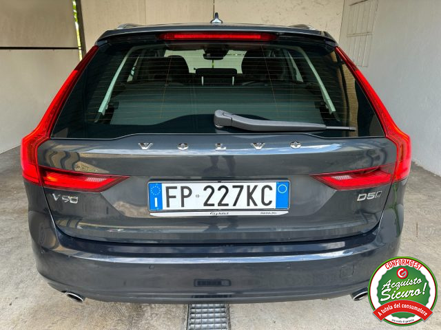 VOLVO V90 D5 AWD Geartronic Momentum Immagine 4