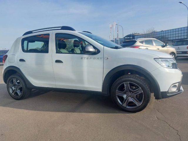 DACIA Sandero Stepway 1.5 dCi 8V 90CV AUTOMATICA-KM CERTIFIC Immagine 2