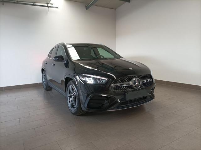 MERCEDES-BENZ GLA 180 d Automatic AMG Line Premium Immagine 0