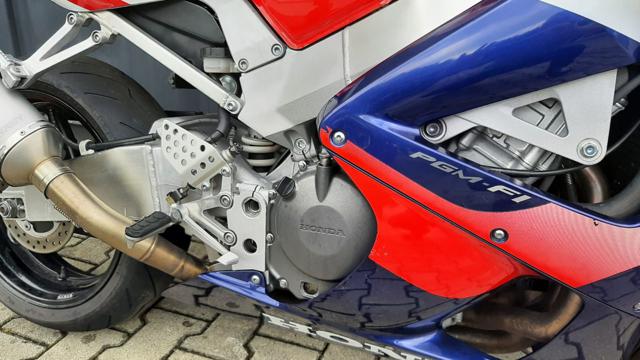 HONDA CBR 900 RR Fireblade 2000 Immagine 3