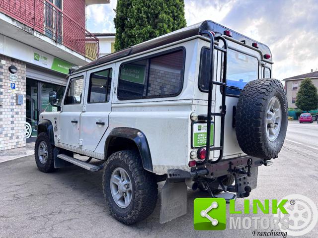 LAND ROVER Defender 110 2.5 Td5 cat S.W.C PASSO LUNGO Immagine 3