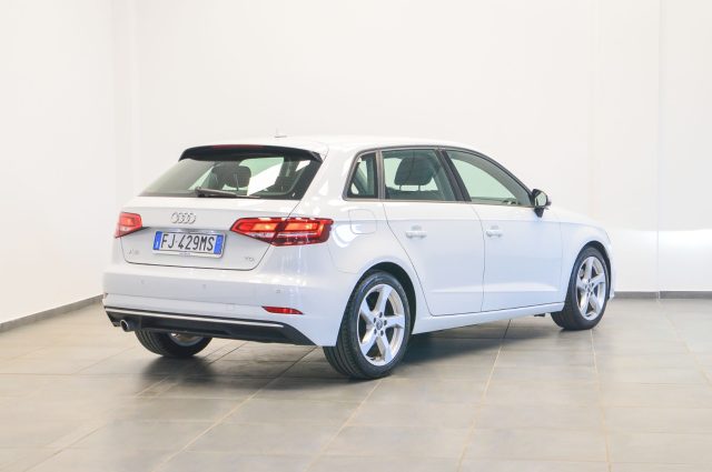 AUDI A3 1.6 TDI Business SB Immagine 3