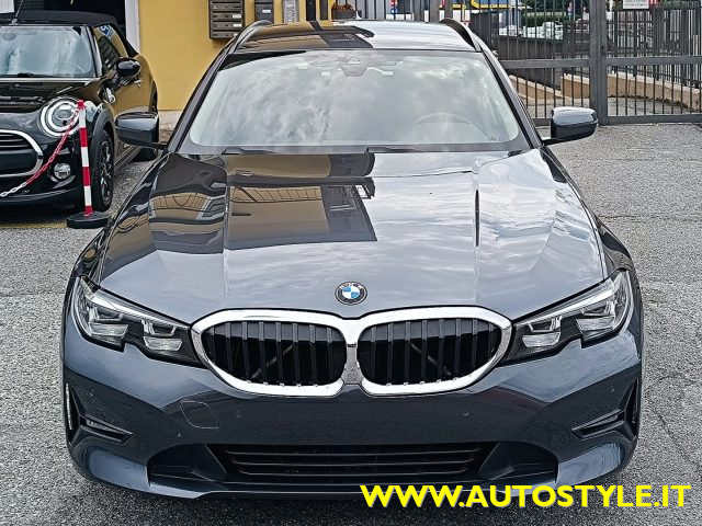 BMW 320 d Touring STEPTRONIC/AUTOMATICA Business Adv. Immagine 2