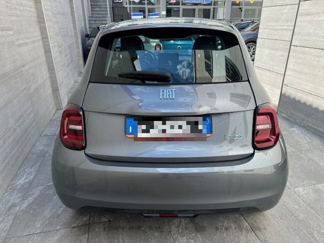 FIAT 500 Berlina 42 kWh PARI AL NUOVO 118CV Immagine 3