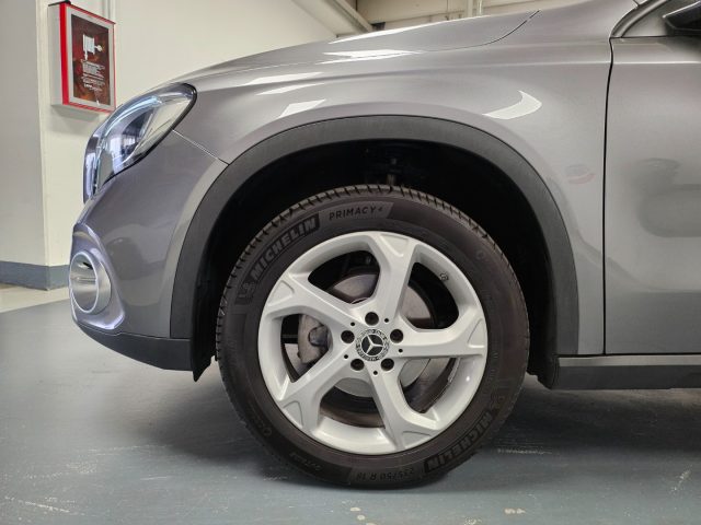 MERCEDES-BENZ GLA 180 d Automatic Sport Immagine 2