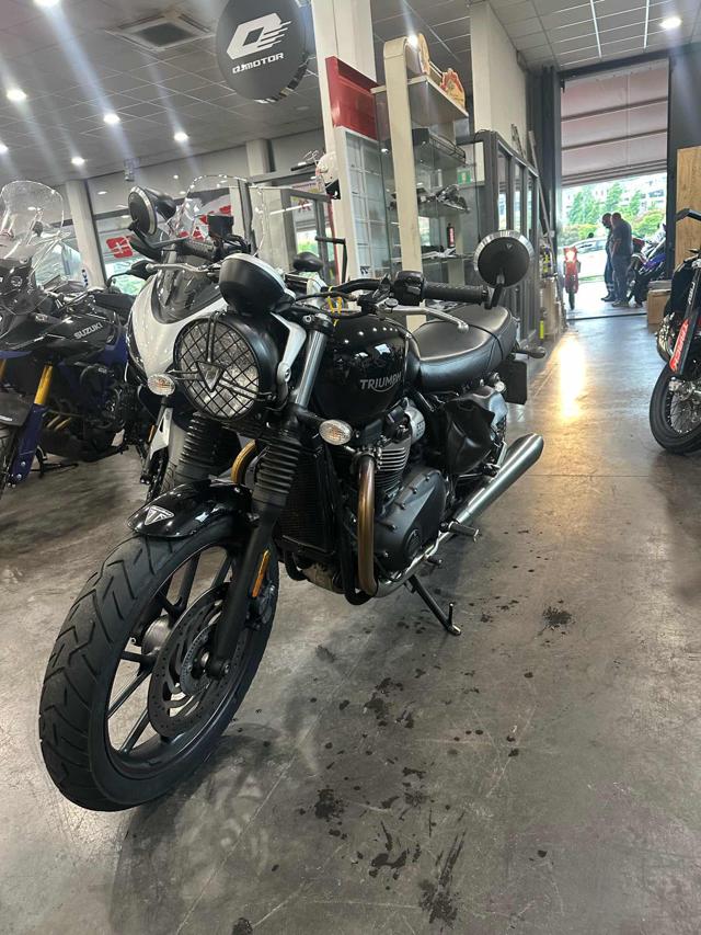 TRIUMPH Street Twin 900 Immagine 2