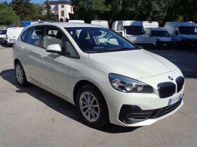 BMW 218 d xDrive Active Tourer Business Immagine 0