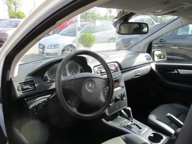 MERCEDES-BENZ B 180 AUTOMATIC Benzina - TETTO/BLUETOOTH Immagine 4