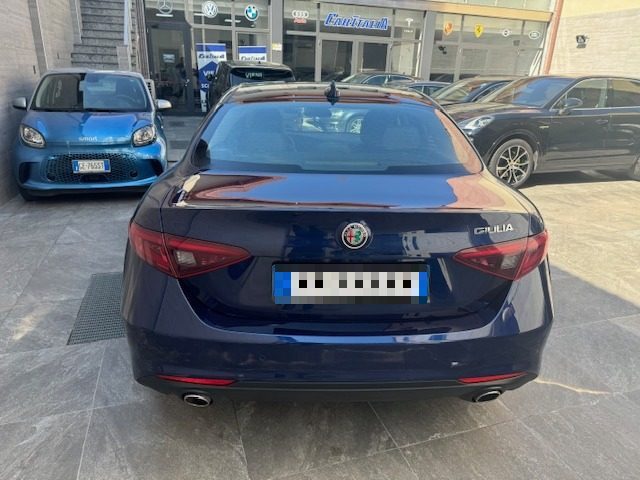 ALFA ROMEO Giulia 2.2 Turbodiesel 180 CV AT8 Business Sport Launch E Immagine 3