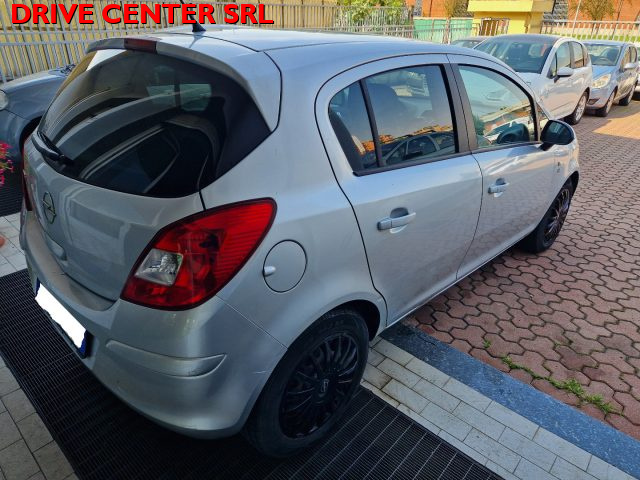 OPEL Corsa 1.2 5 porte Club Immagine 3