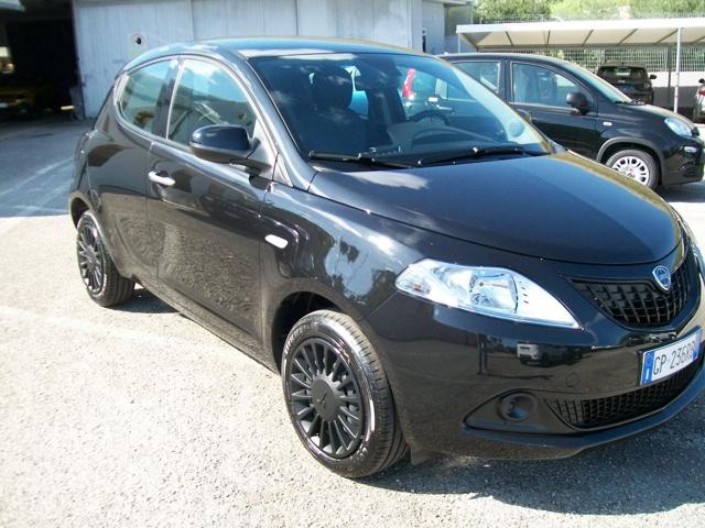 LANCIA Ypsilon 1.0 FireFly 5 porte S&S Hybrid Silver Immagine 0