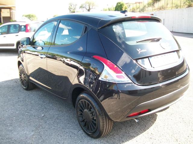 LANCIA Ypsilon 1.0 FireFly 5 porte S&S Hybrid Silver Immagine 3