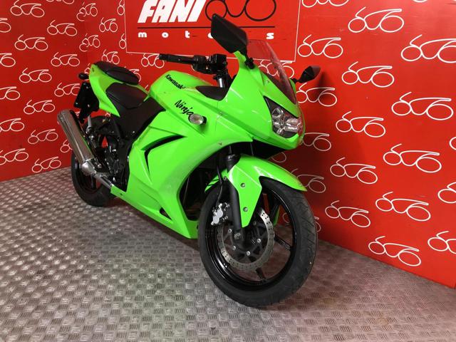 KAWASAKI Ninja 250 R . Immagine 1