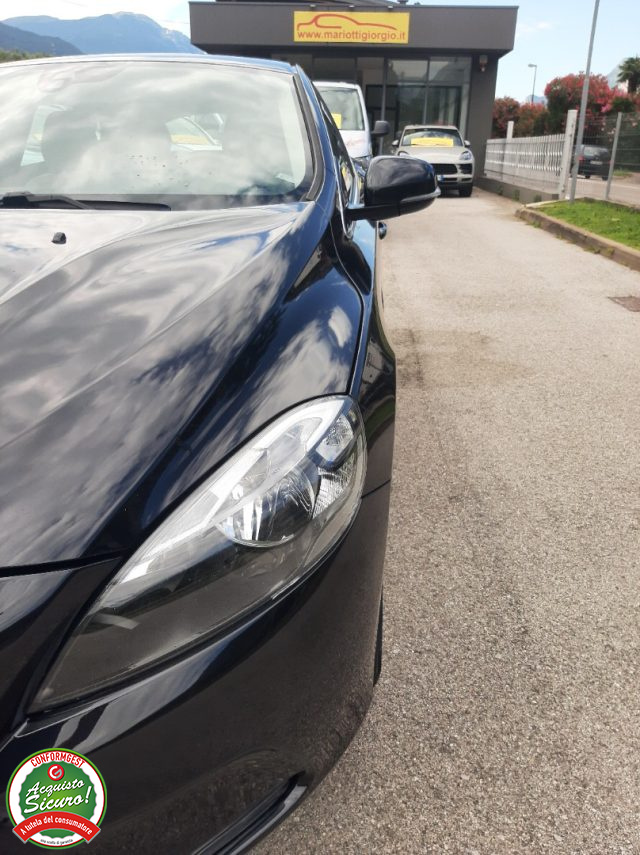 VOLVO V40 D2 1.6 Momentum Immagine 2