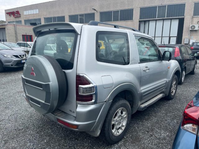 MITSUBISHI Pajero 3.2 16V DI-D 3p. GLS Immagine 1