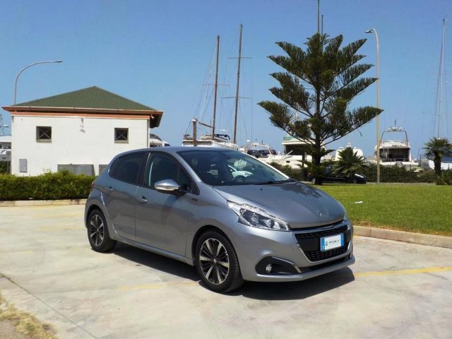 PEUGEOT 208 BlueHDi 100 S&S 5 porte Signature Immagine 0