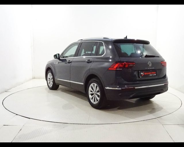 VOLKSWAGEN Tiguan 2.0 TDI 150 CV SCR DSG Life Immagine 2