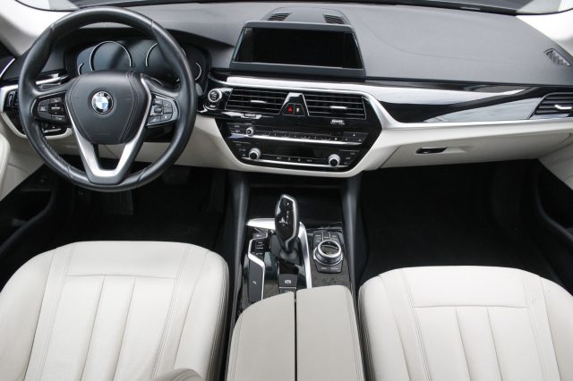 BMW 520 d Touring Luxury Gancio traino Immagine 4