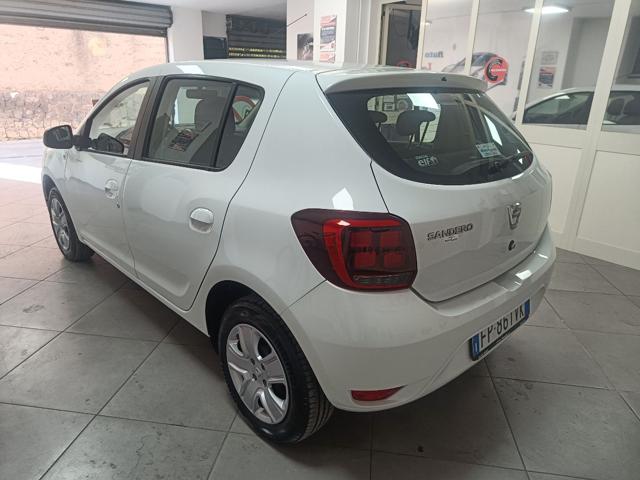 DACIA Sandero 1.0 SCe 12V 75CV Comfort NAVI NEOPATENTATI Immagine 2