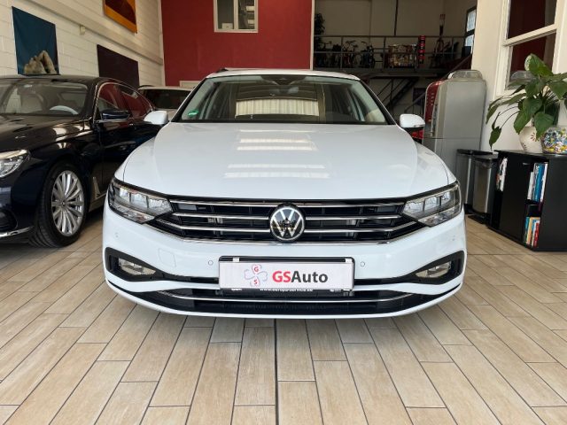 VOLKSWAGEN Passat Variant 2.0 TDI SCR EVO DSG Business Immagine 1