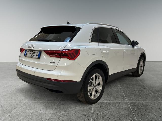 AUDI Q3 35 TDI quattro S tronic Business Immagine 2