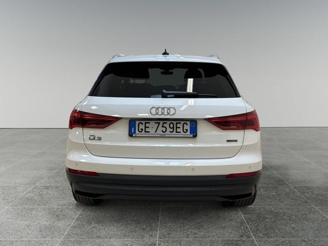 AUDI Q3 35 TDI quattro S tronic Business Immagine 3