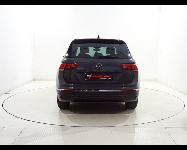 VOLKSWAGEN Tiguan 2.0 TDI 150 CV SCR DSG Life Immagine 3