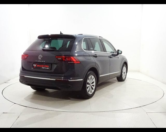 VOLKSWAGEN Tiguan 2.0 TDI 150 CV SCR DSG Life Immagine 4