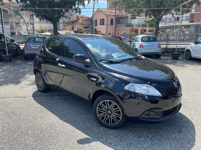 LANCIA Ypsilon 1.0 FireFly 5 porte S&S Hybrid Silver Immagine 0