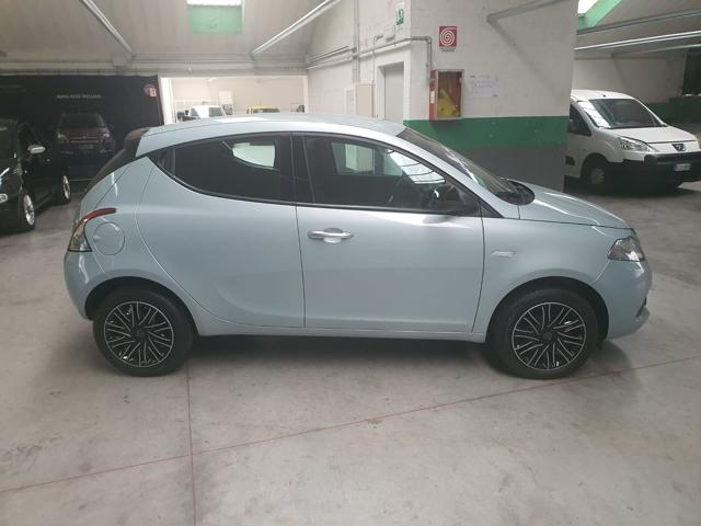 LANCIA Ypsilon 1.0 FireFly 5 porte S&S Hybrid Silver Plus Immagine 0