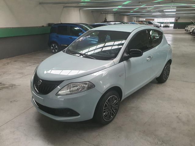 LANCIA Ypsilon 1.0 FireFly 5 porte S&S Hybrid Silver Plus Immagine 2