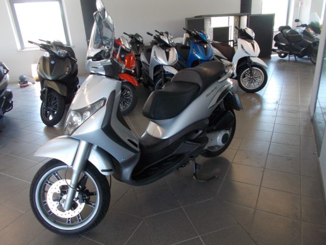 PIAGGIO Beverly 250 i.e. . Immagine 3