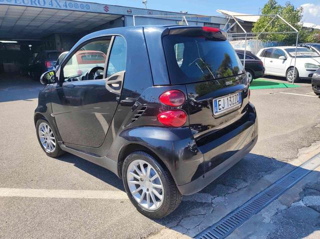 SMART ForTwo passion 1.0 automatica Total black Immagine 3