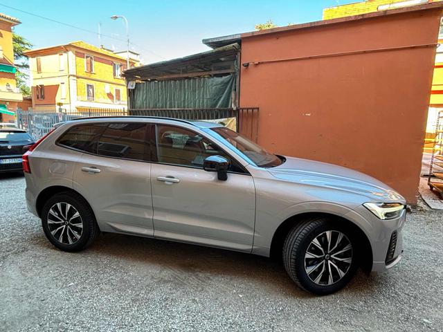 VOLVO XC60 B4 (d) AWD automatico Plus Dark Immagine 2