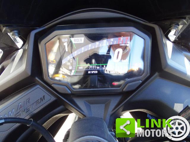 KAWASAKI Ninja ZX-4R 2024 Akrapovic Immagine 4