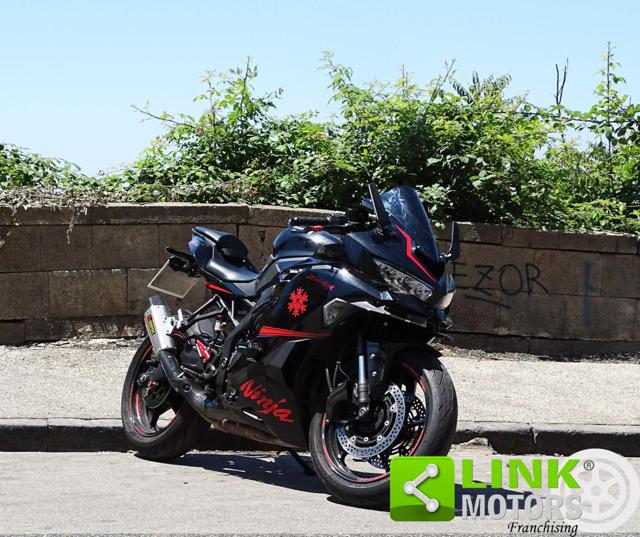 KAWASAKI Ninja ZX-4R 2024 Akrapovic Immagine 0