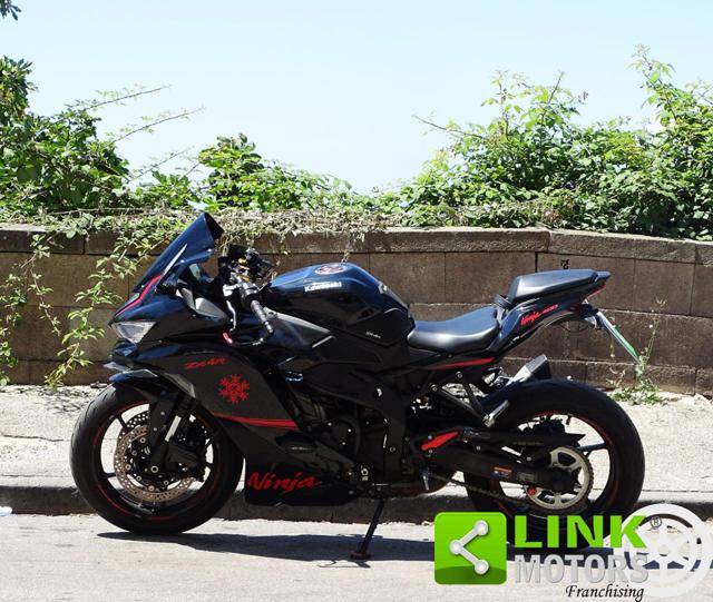 KAWASAKI Ninja ZX-4R 2024 Akrapovic Immagine 2