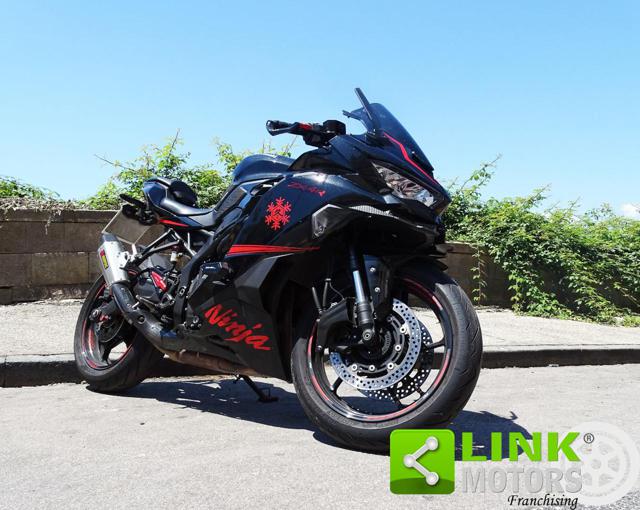 KAWASAKI Ninja ZX-4R 2024 Akrapovic Immagine 3