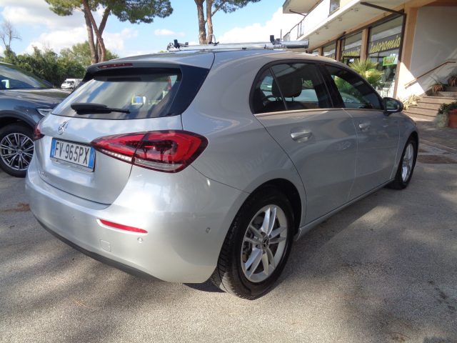 MERCEDES-BENZ A 180 d Automatic Business Extra km39000 Immagine 3