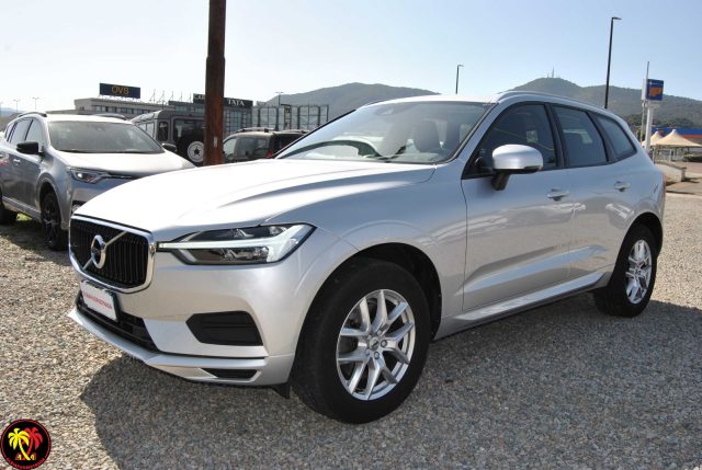 VOLVO XC60 B4 (d) AWD Geartronic Momentum Immagine 2