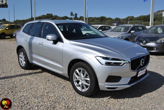 VOLVO XC60 B4 (d) AWD Geartronic Momentum Immagine 1