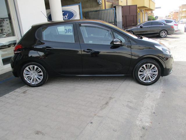 PEUGEOT 208 PureTech  5 porte Allure Immagine 3