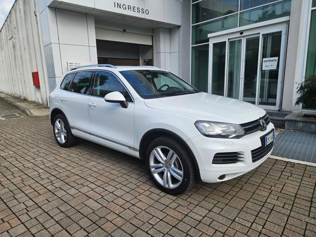 VOLKSWAGEN Touareg 3.0 TDI 245 CV tiptronic BlueMotion Techn. Executi Immagine 2