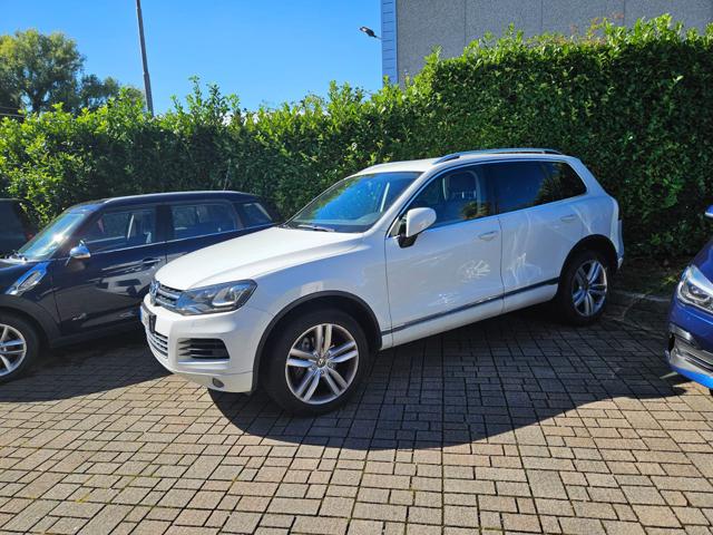 VOLKSWAGEN Touareg 3.0 TDI 245 CV tiptronic BlueMotion Techn. Executi Immagine 1