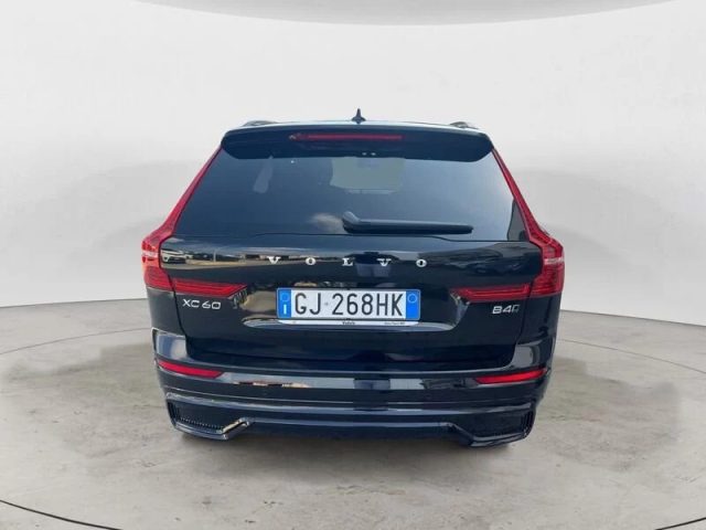 VOLVO XC60 B4 (d) automatico Plus Dark Immagine 4