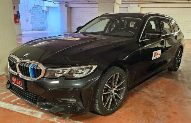 BMW 320 i Touring Msport Immagine 2