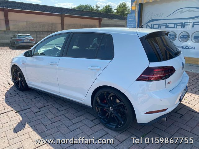 VOLKSWAGEN Golf GTI - foto: 2